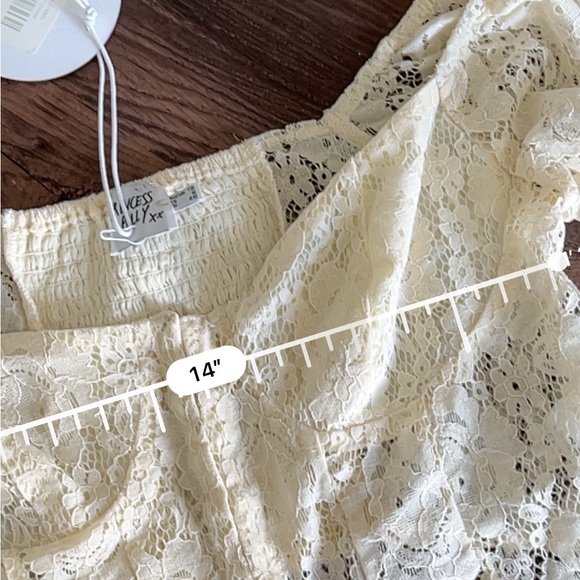 Princess Polly withers floral crop top in cream - Picture 4 of 5